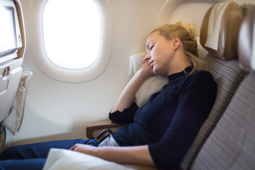 Comment bien dormir en avion : L'importance de l'oreiller de voyage